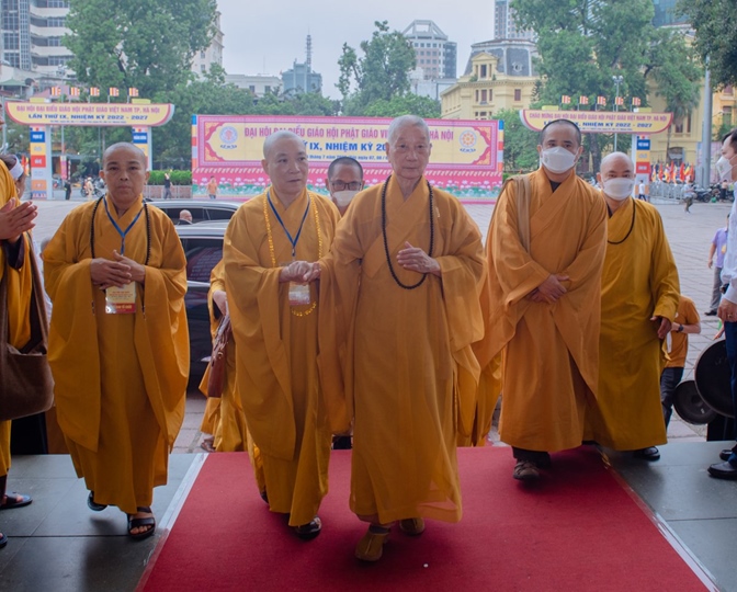 Đức Quyền Pháp Chủ GHPGVN quang lâm chứng minh Đại hội đại biểu Phật giáo Hà Nội lần thứ IX